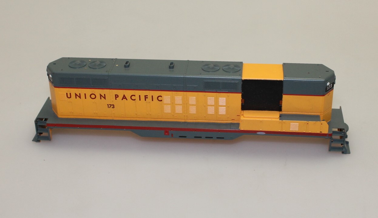 (image for) Body Shell - GP7/9 no details or cab ( HO Kit Bashing )